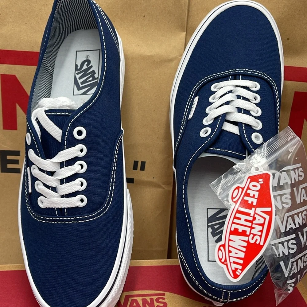 Vans Women’s Authentic (Angstrping) Dress blue/True White
VN000EE332D
Sneakers - Picture 13 of 16
